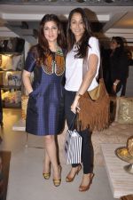Gayatri Joshi, Twinkle Khanna at Laila Singh showcases her new collection at Twinkle Khanna